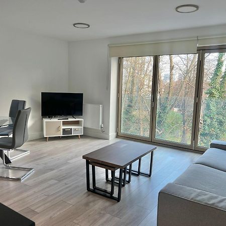 Kensington House By Solitaire Suites Slough Exterior photo