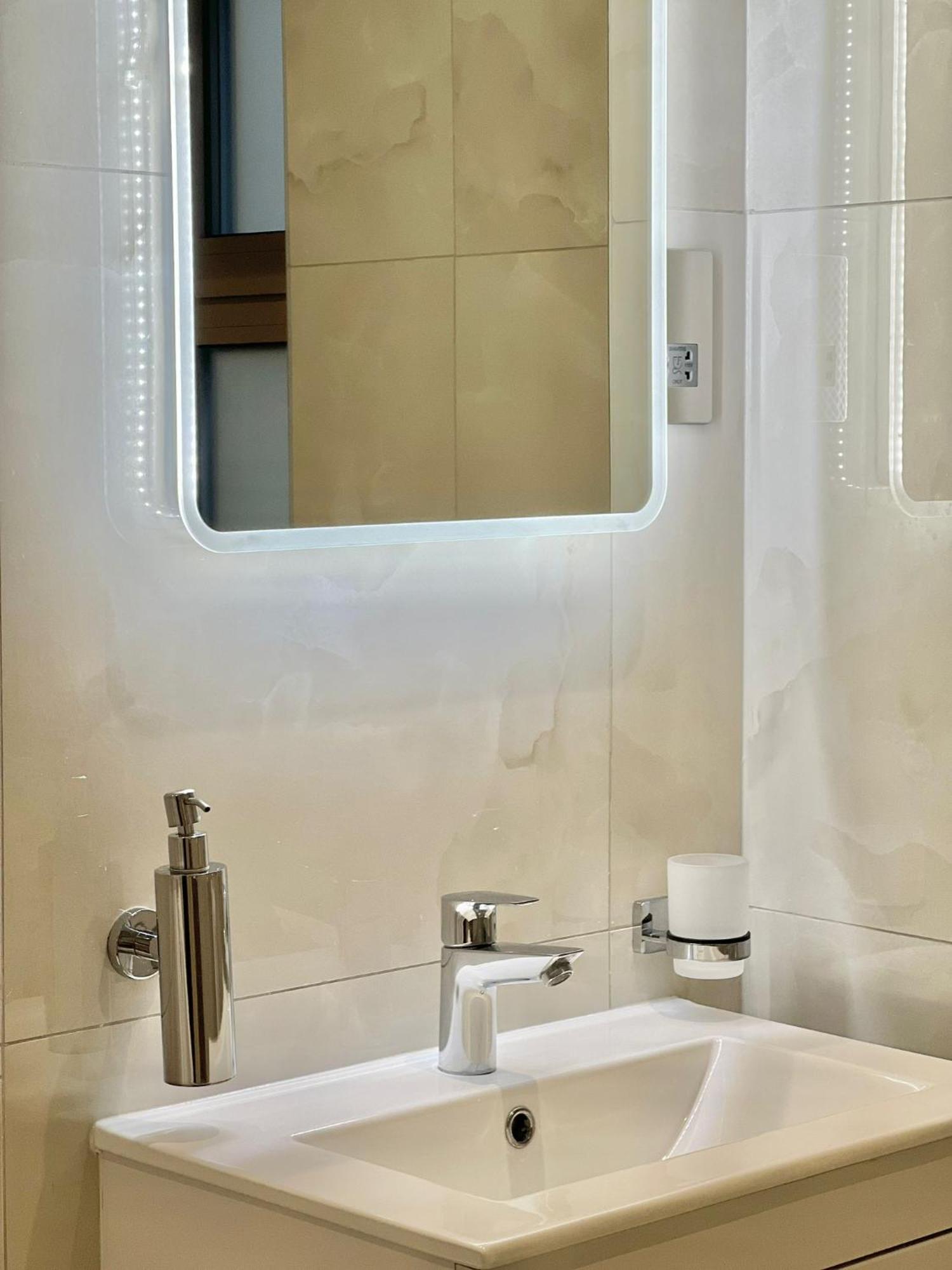 Kensington House By Solitaire Suites Slough Exterior photo