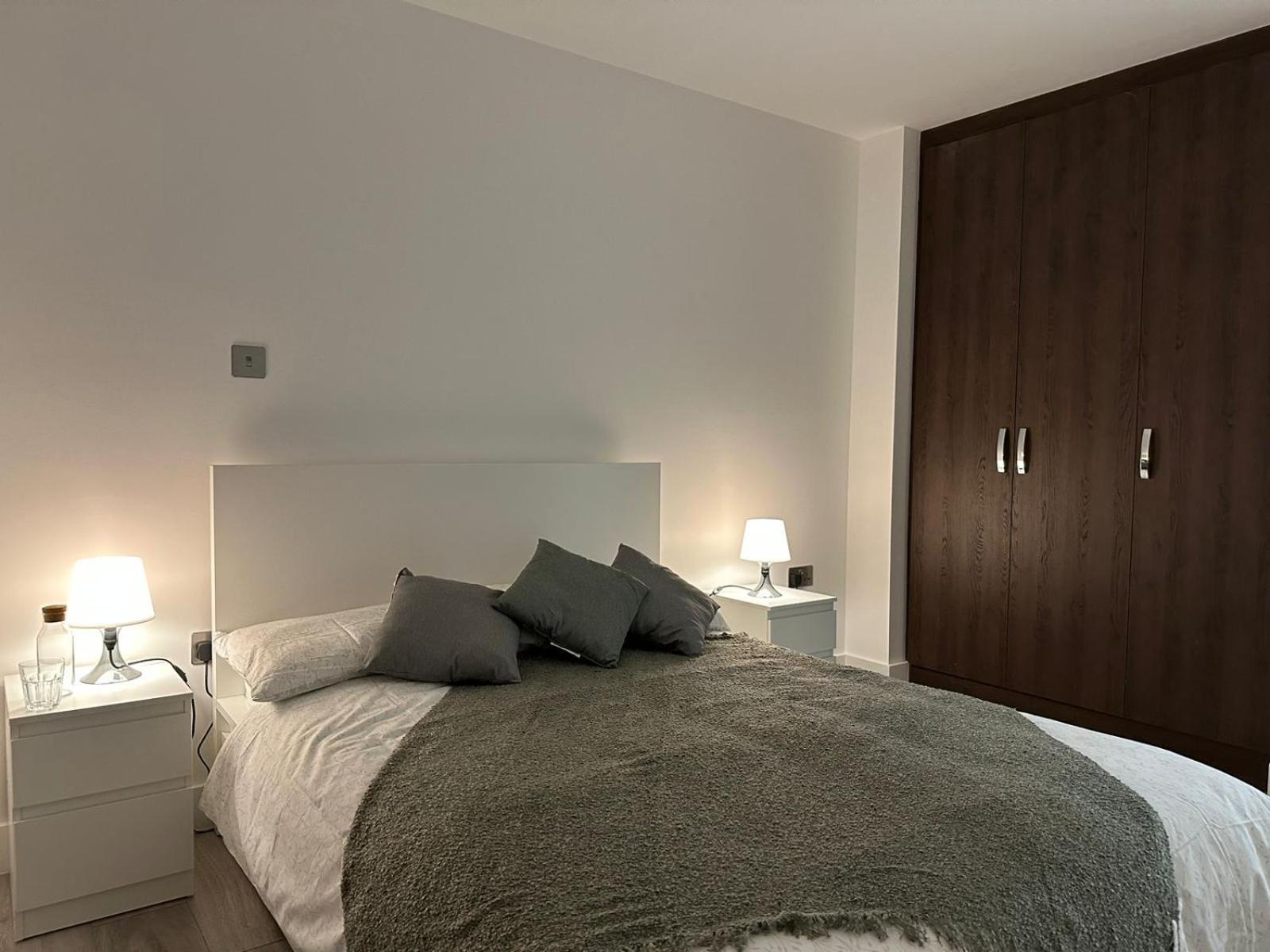Kensington House By Solitaire Suites Slough Exterior photo